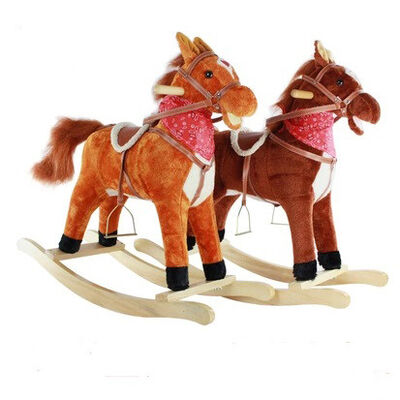 O cavalo de balanço bonito das crianças brinca grande claro conduzido da boca cauda movente sadia