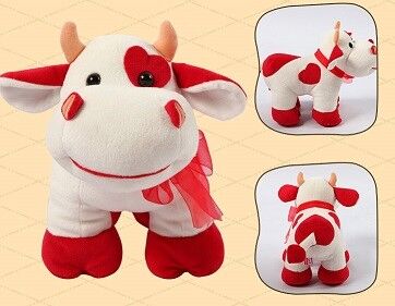 Da forma vermelha bonita da vaca dos presentes da promoção bichos de pelúcia pequenos feitos sob encomenda para crianças