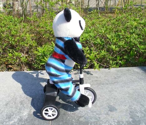 Brinquedos musicais do luxuoso do algodão de 100% PP, brinquedo macio da panda animal eletrônica da bicicleta