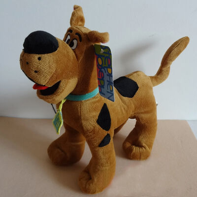 Bichos de pelúcia scooby do doo dos brinquedos bonitos do luxuoso dos desenhos animados na pose estando