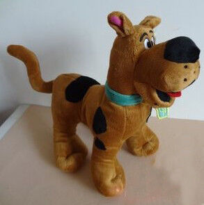 Bichos de pelúcia scooby do doo dos brinquedos bonitos do luxuoso dos desenhos animados na pose estando
