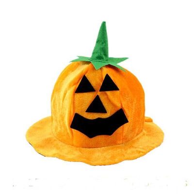 A laranja caçoa bichos de pelúcia bonitos dos brinquedos do luxuoso de Dia das Bruxas do chapéu da abóbora