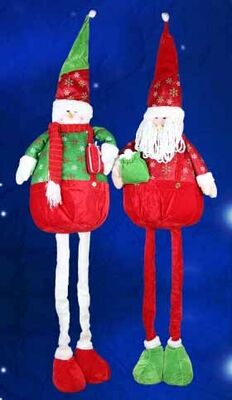 A grandes boneca e boneco de neve de Santa com feriado do Natal do pé de Streaching para comemoram o partido