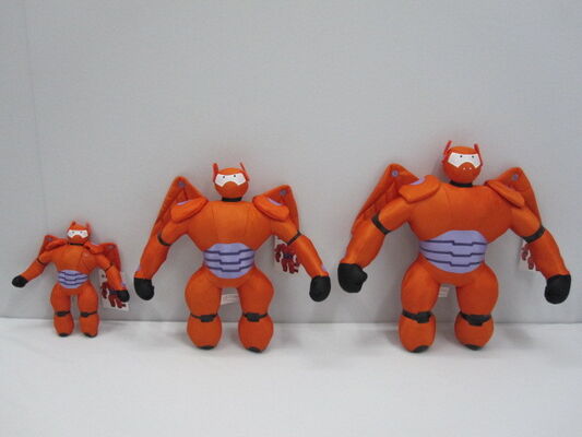 O luxuoso dos desenhos animados das crianças brinca o boneco de acção Mech de Baymax do herói grande 6