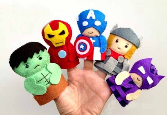 O luxuoso dos desenhos animados da forma brinca os fantoches do dedo de feltro dos vingadores, para presentes da promoção e prêmio