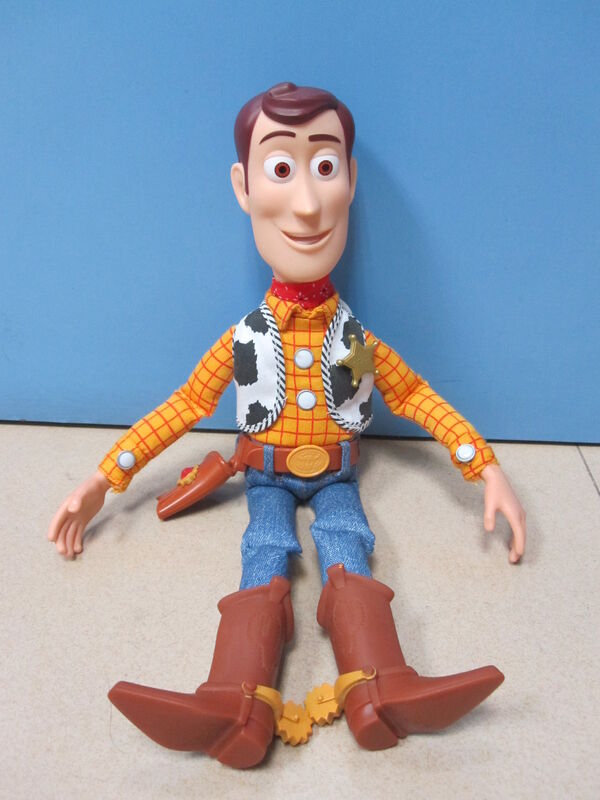 O luxuoso da música dos desenhos animados de Disney brinca o boneco de ação arborizado de fala do xerife de Pixar Toy Story
